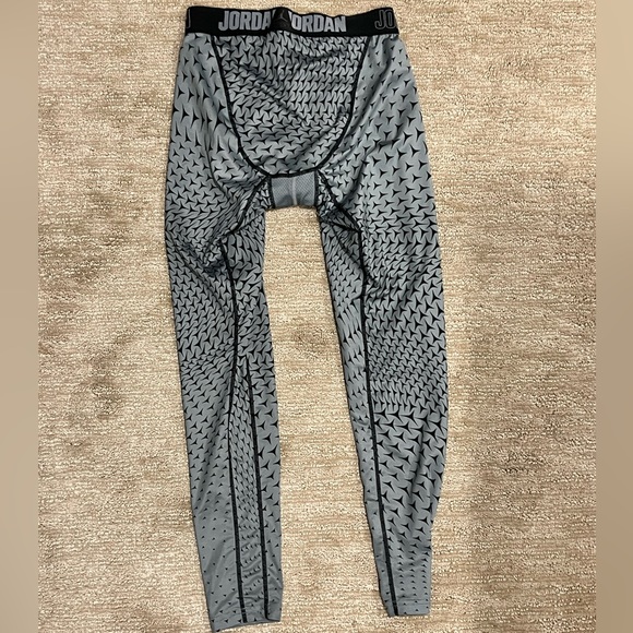 Jordan Compression Tights 👀 - Picture 2 of 2